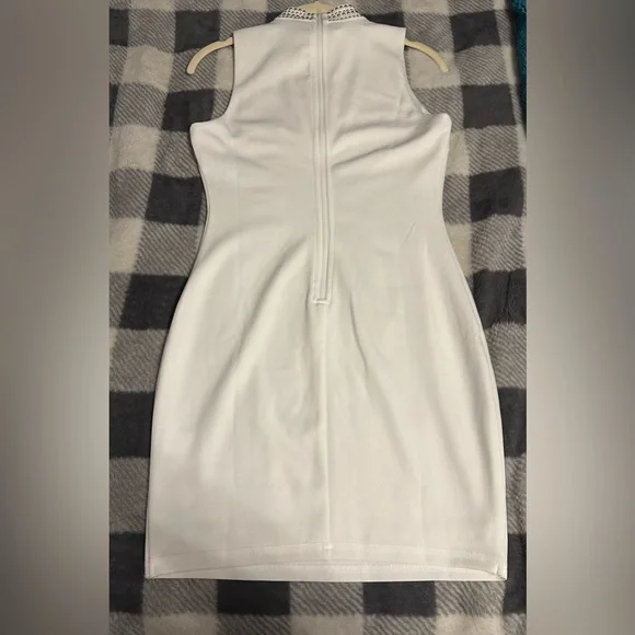 Windsor - Sleeveless Geometric Gold & White BodyCon Dress ✨ - Picture 2 of 5